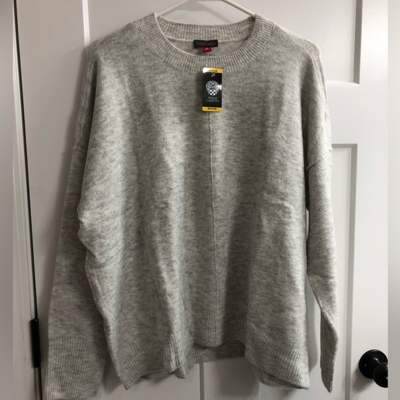 Vince Camuto Sweaters - ☀️NEW☀️ Vince Camuto Sweater - Size Medium (fits large)